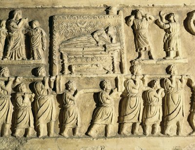 Relief, das eine Beerdigungsszene darstellt von Roman